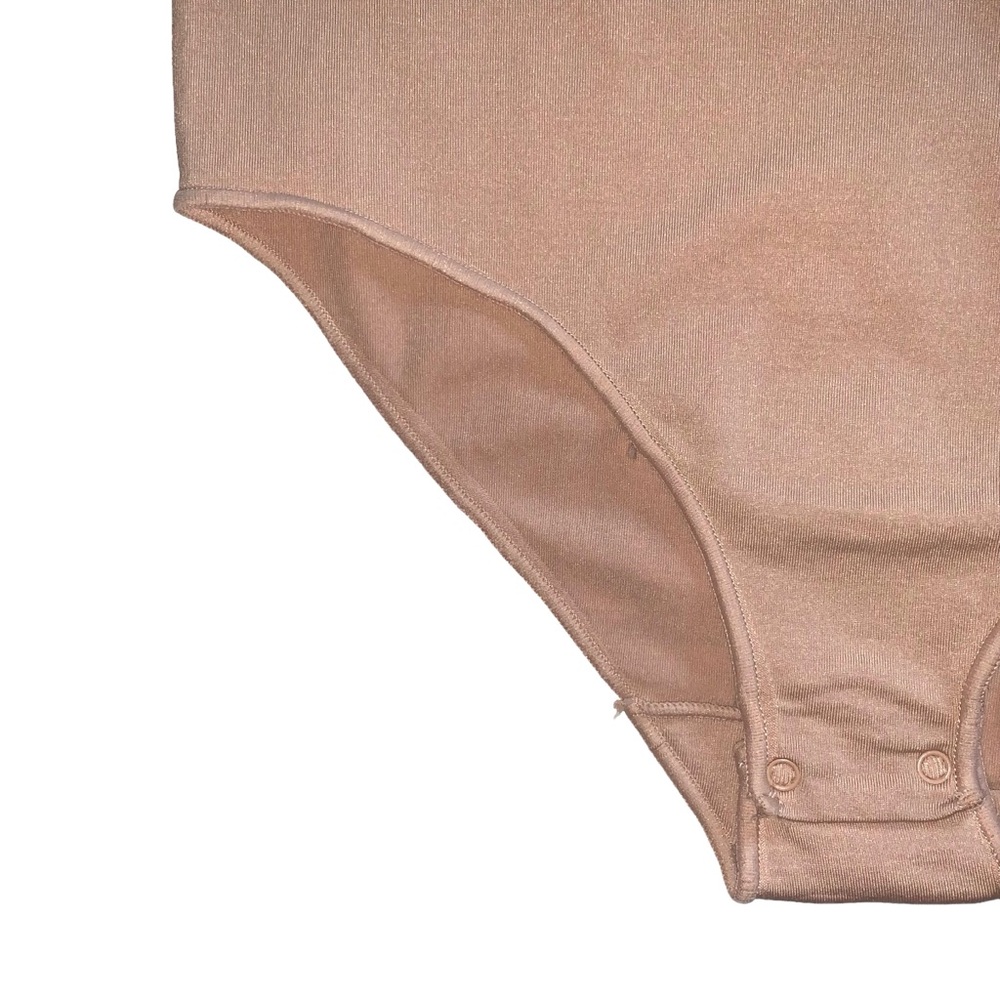SKIMS Essential Mock Neck Long Sleeve Bodysuit Sienna Tan - Picture 8 of 11